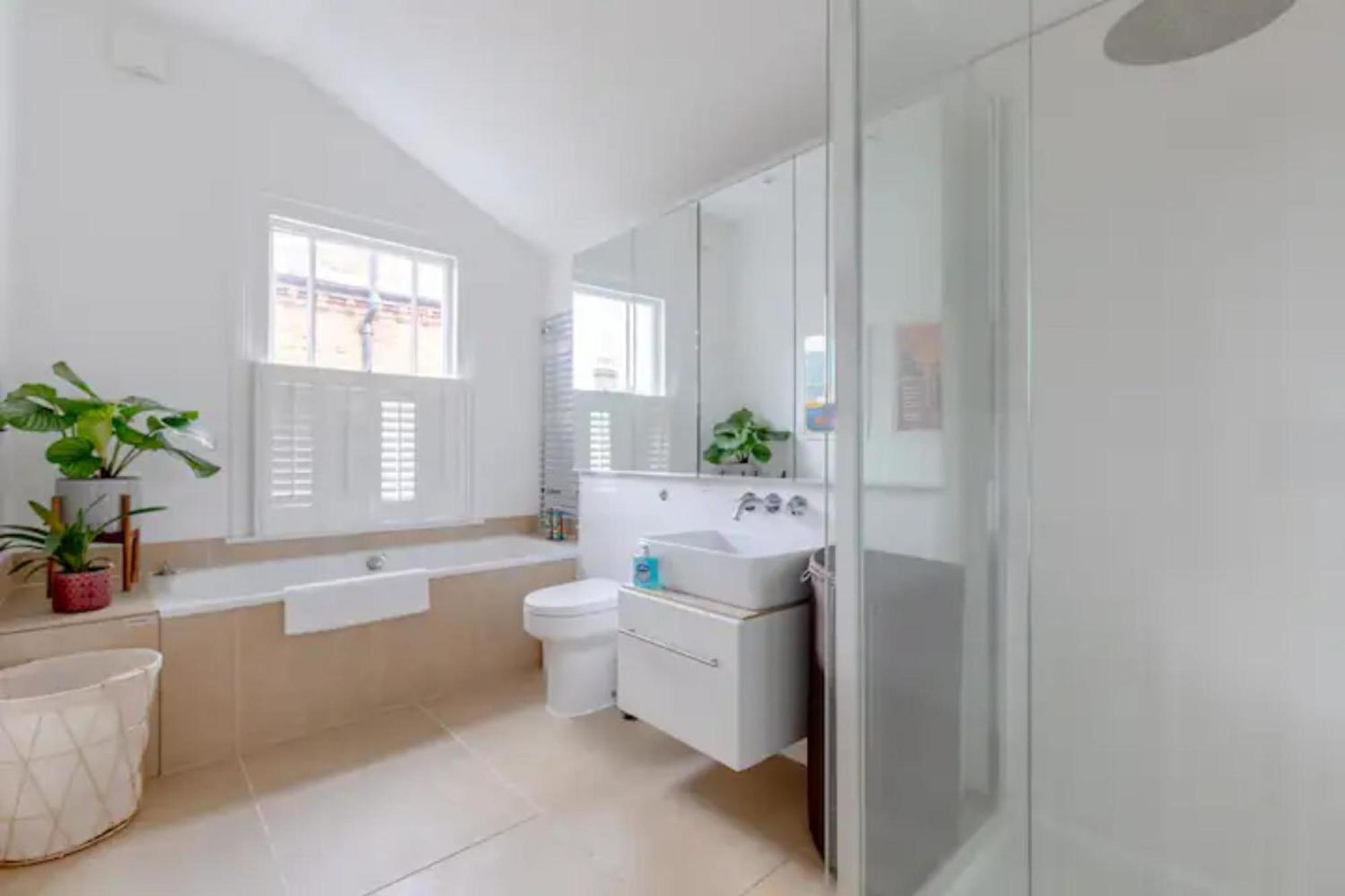 Beautifully Designed 2bd House - By Queen's Park! Hébergement de vacances
