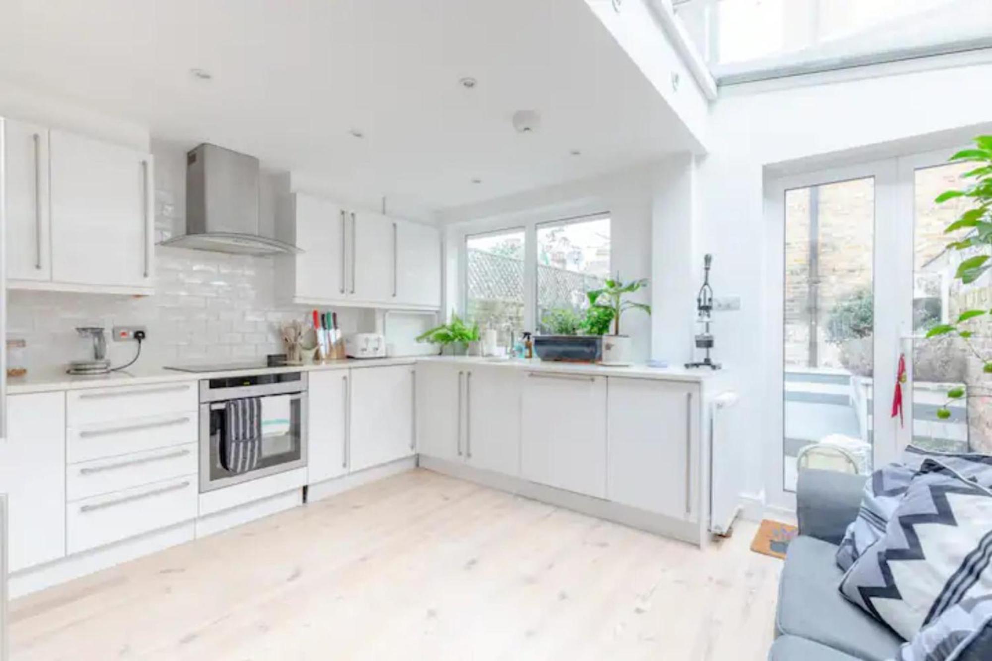 Beautifully Designed 2bd House - By Queen's Park! Londres