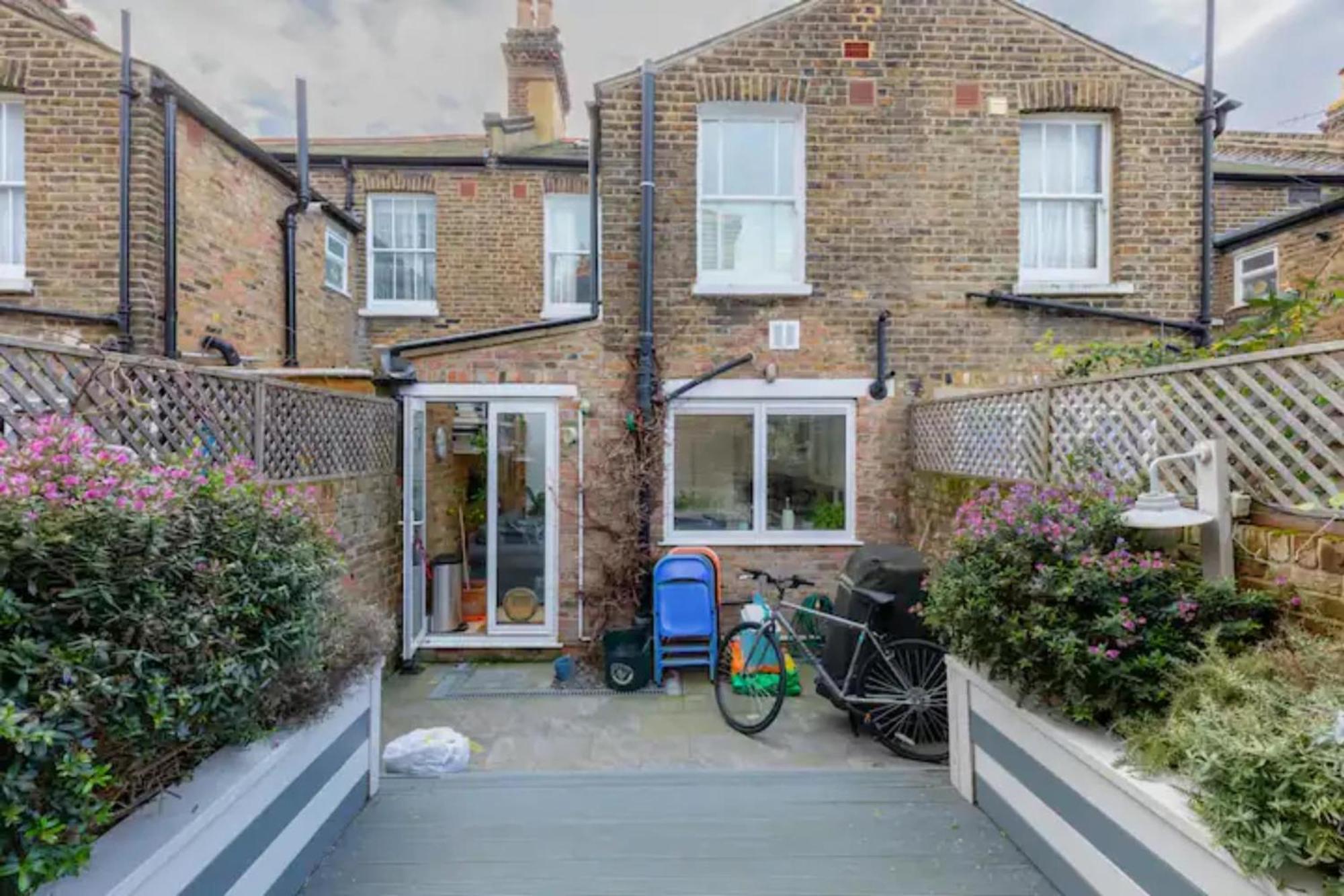 Beautifully Designed 2bd House - By Queen's Park! Hébergement de vacances Londres