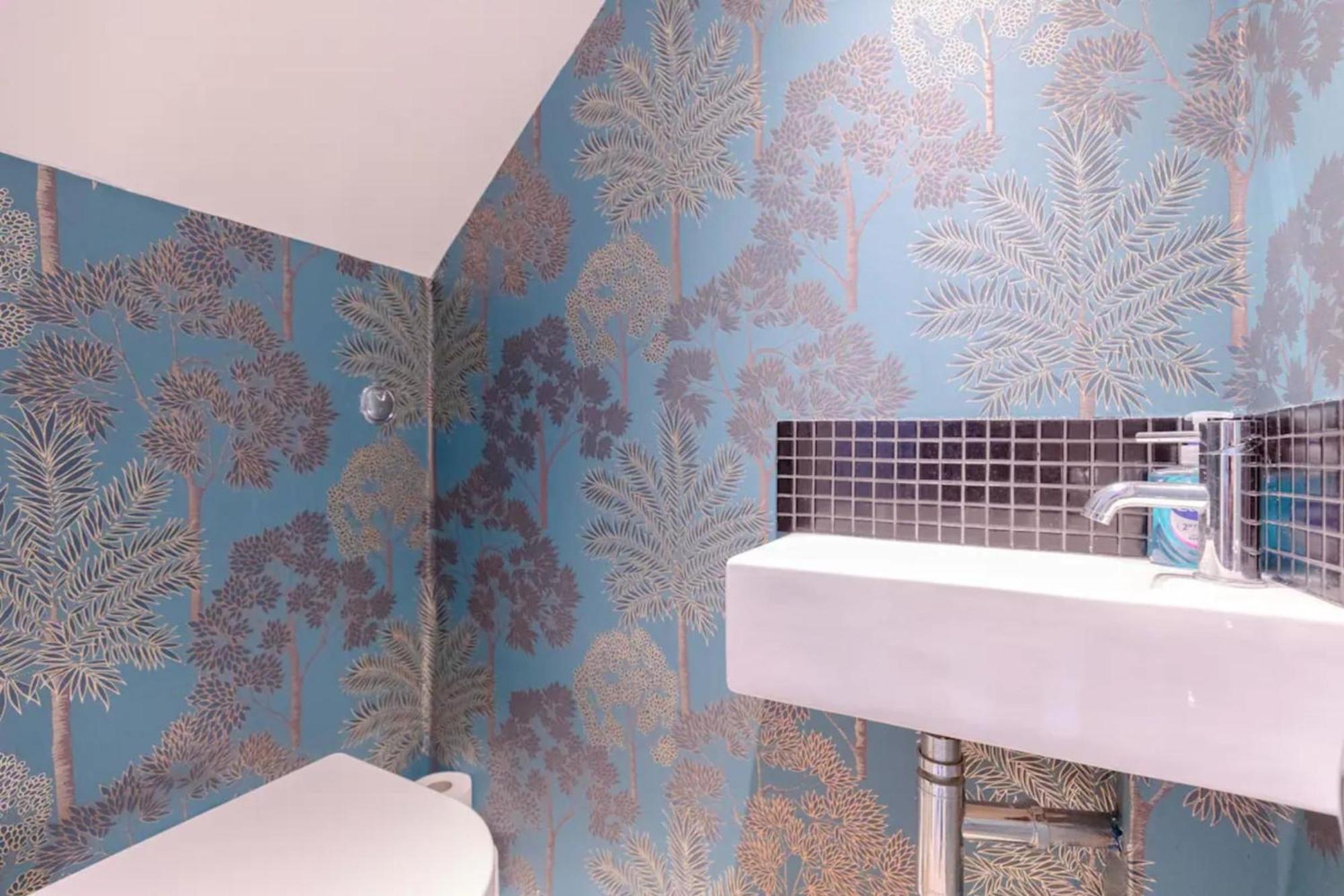 Beautifully Designed 2bd House - By Queen's Park! Hébergement de vacances *
