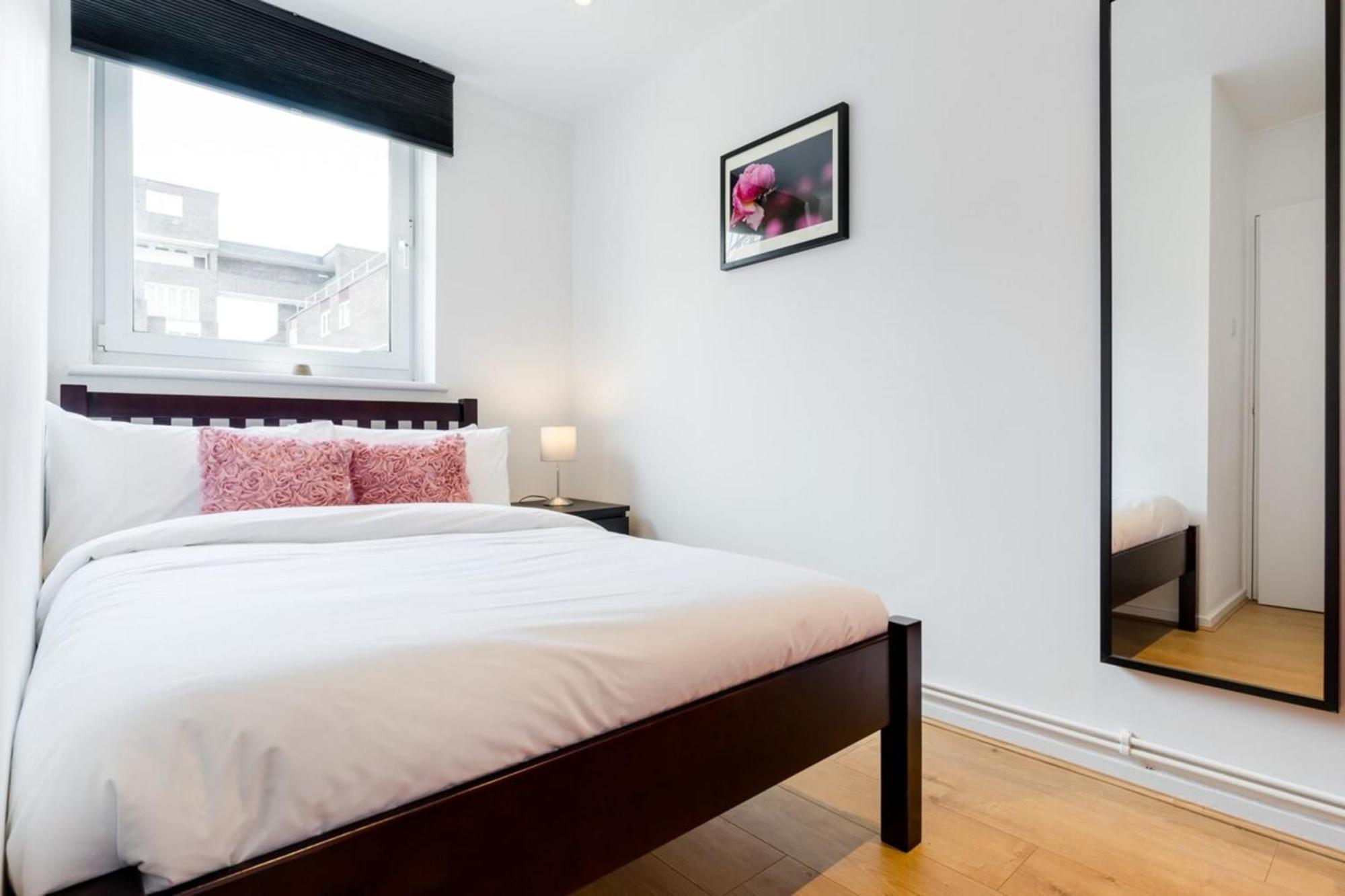 Cosy 4 Bed In London- Sleeps 8