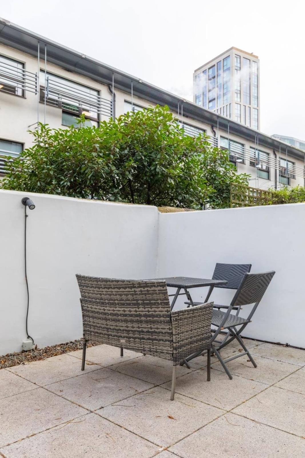 Appartement Beautifully Presented 2bd Flat Wpatio- Kensington *