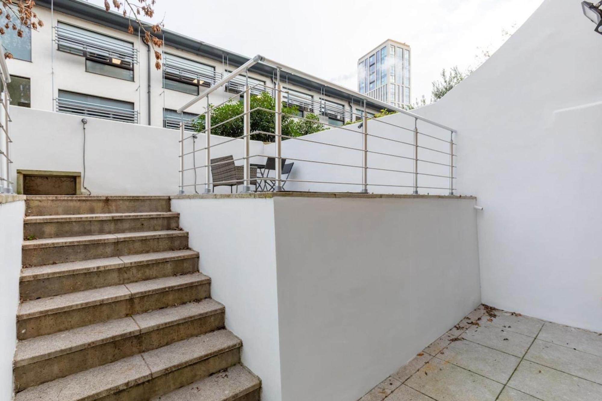 Appartement Beautifully Presented 2bd Flat Wpatio- Kensington *