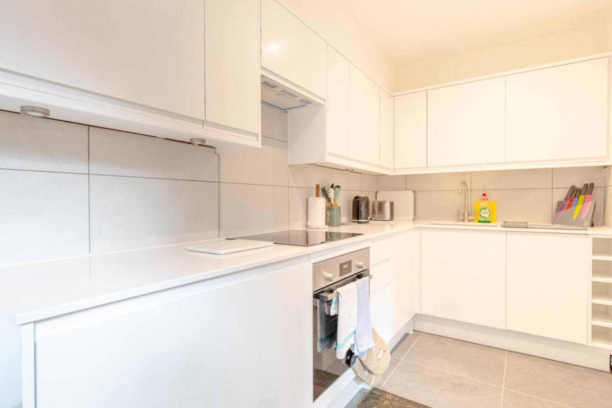 Beautifully Presented 2bd Flat Wpatio- Kensington Appartement Londres