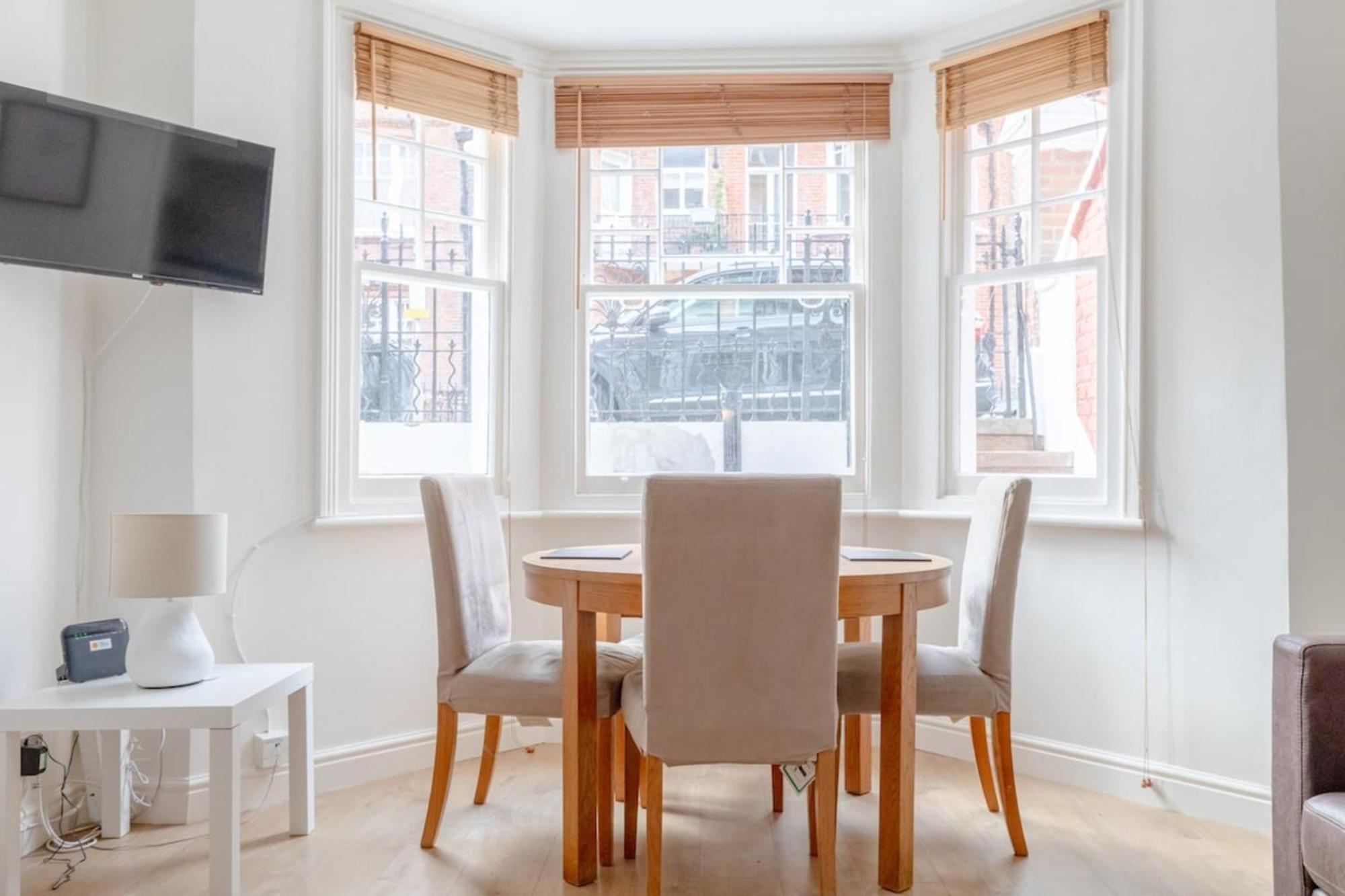 Beautifully Presented 2bd Flat Wpatio- Kensington * Londres