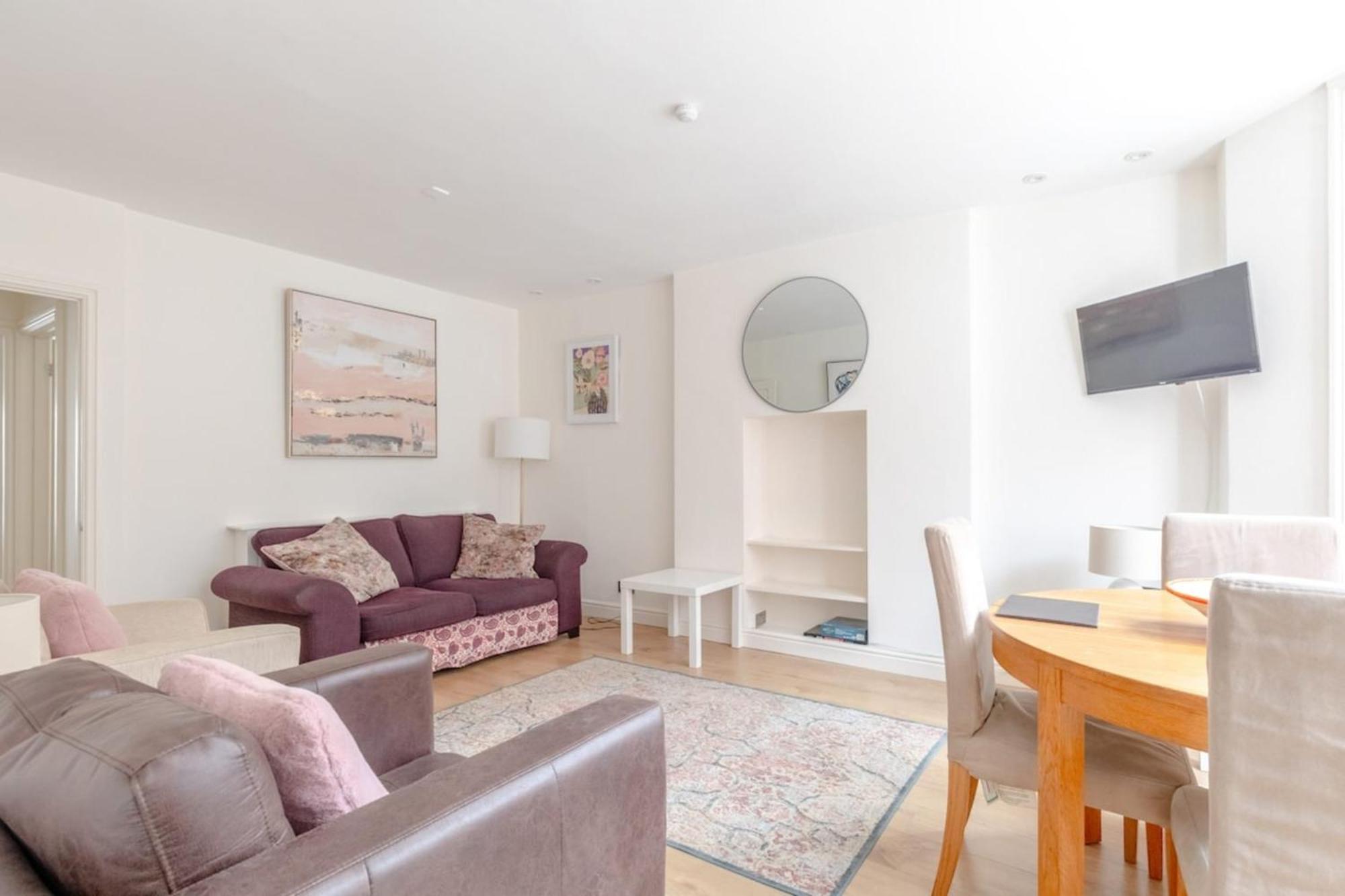 Beautifully Presented 2bd Flat Wpatio- Kensington Appartement
