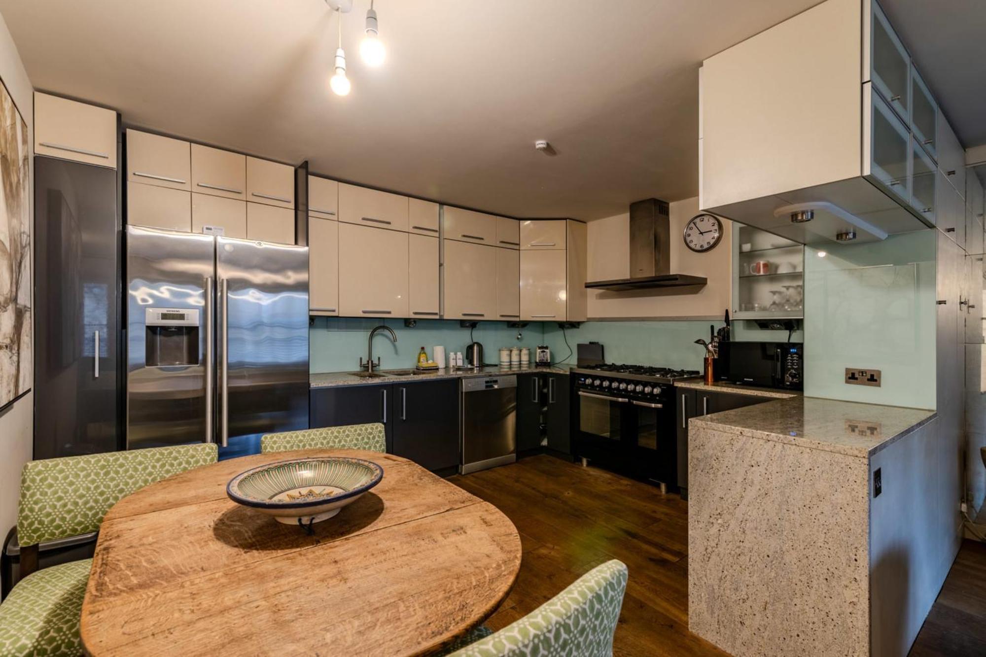 Casa de férias Beautiful Three Bedroom House In West Londres