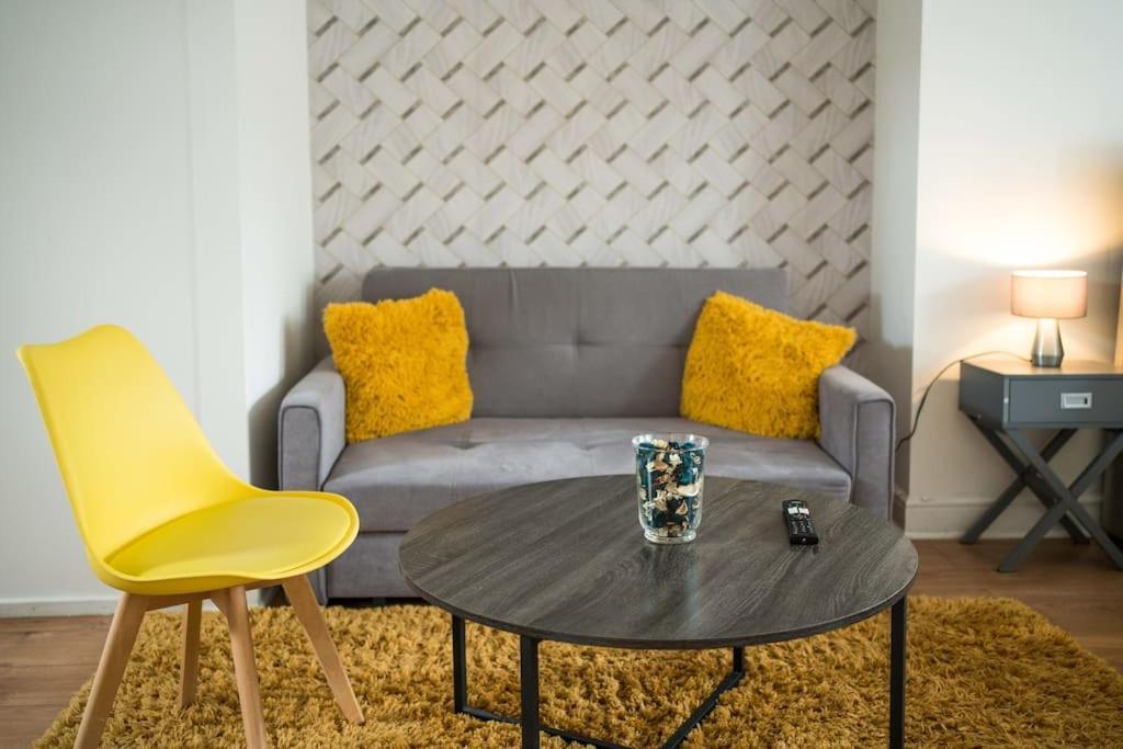 Spacious For Up To 4! Sofa Bed London