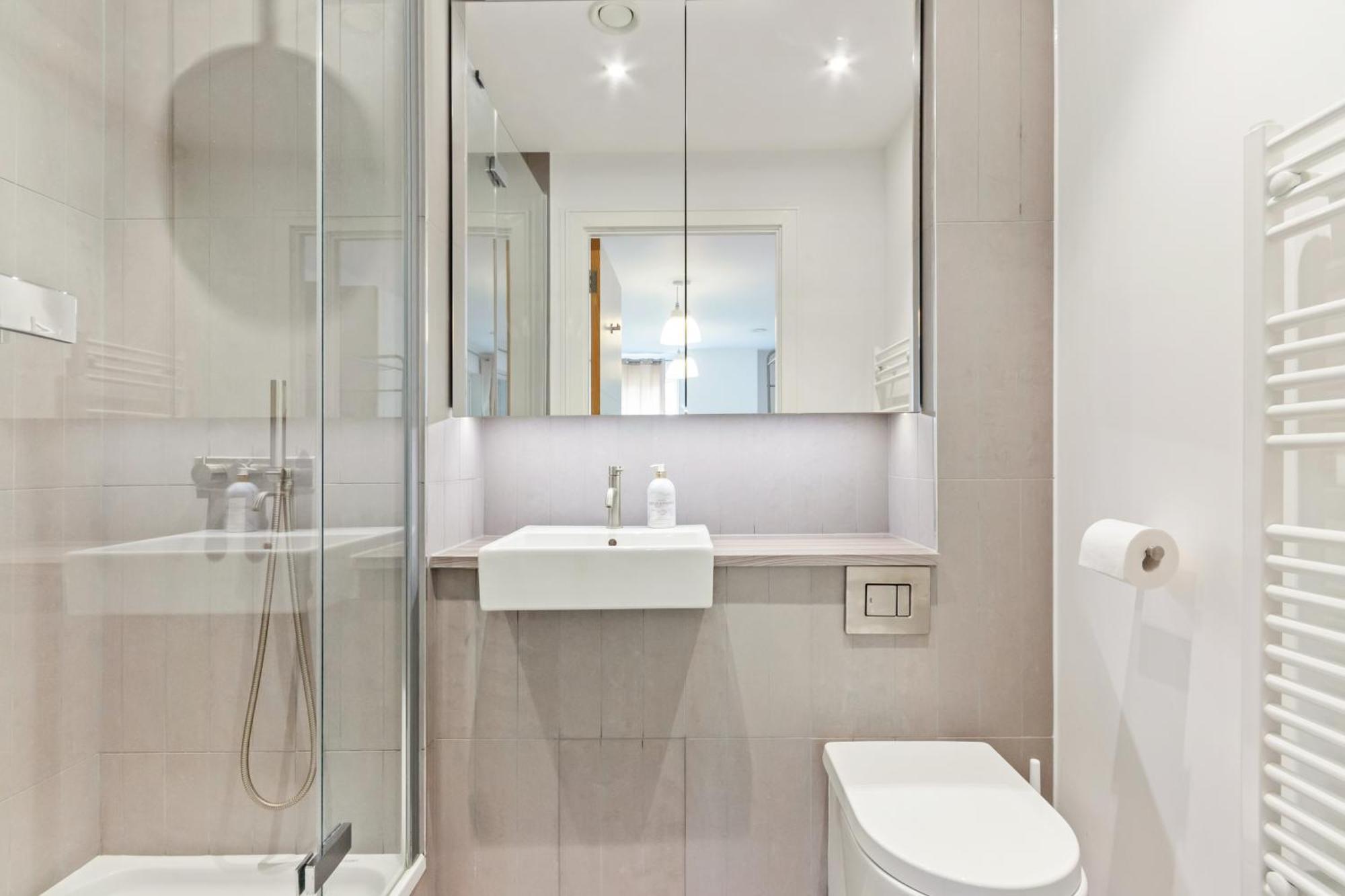 Beautiful Large 3 Bed 2 Bath Flat In Stratford Appartement *