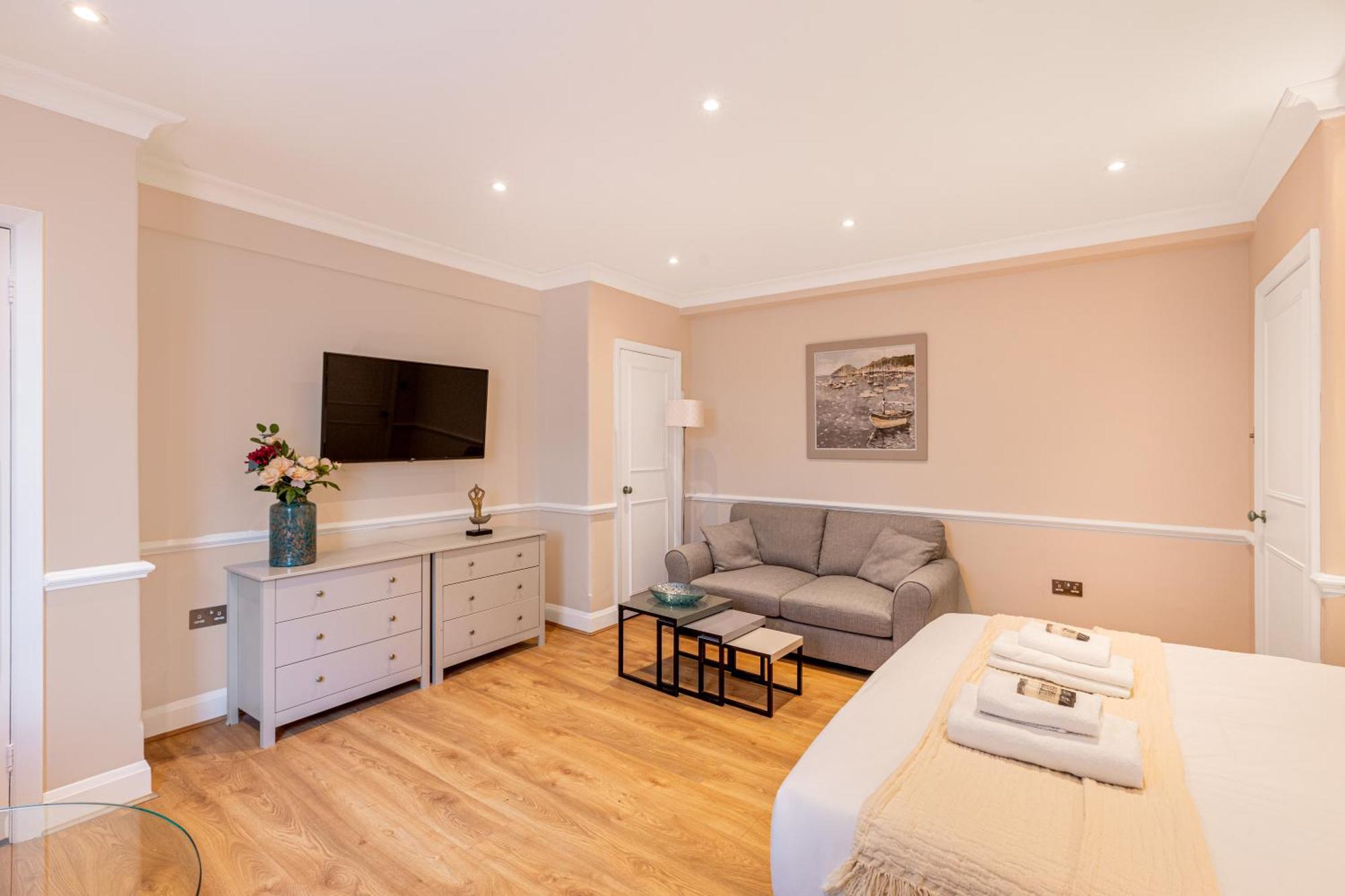 Charming In Prestigious Chelsea Londres