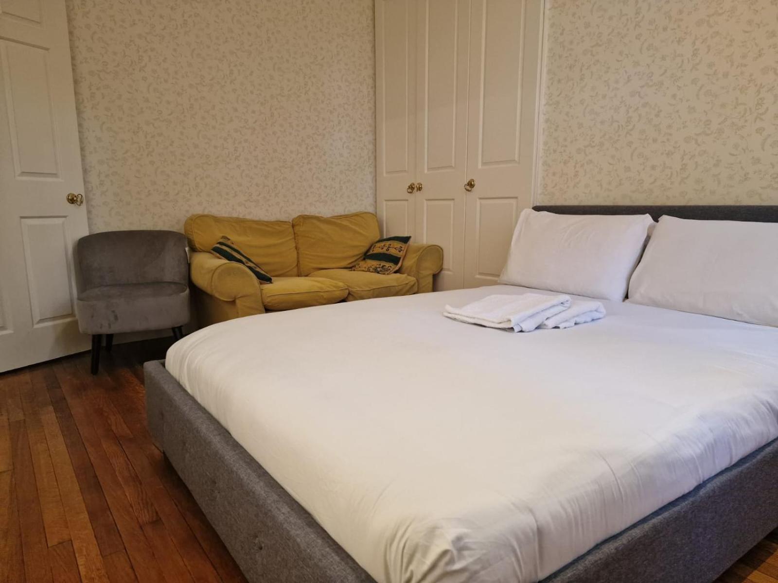 Chelsea Mandeville Apartment