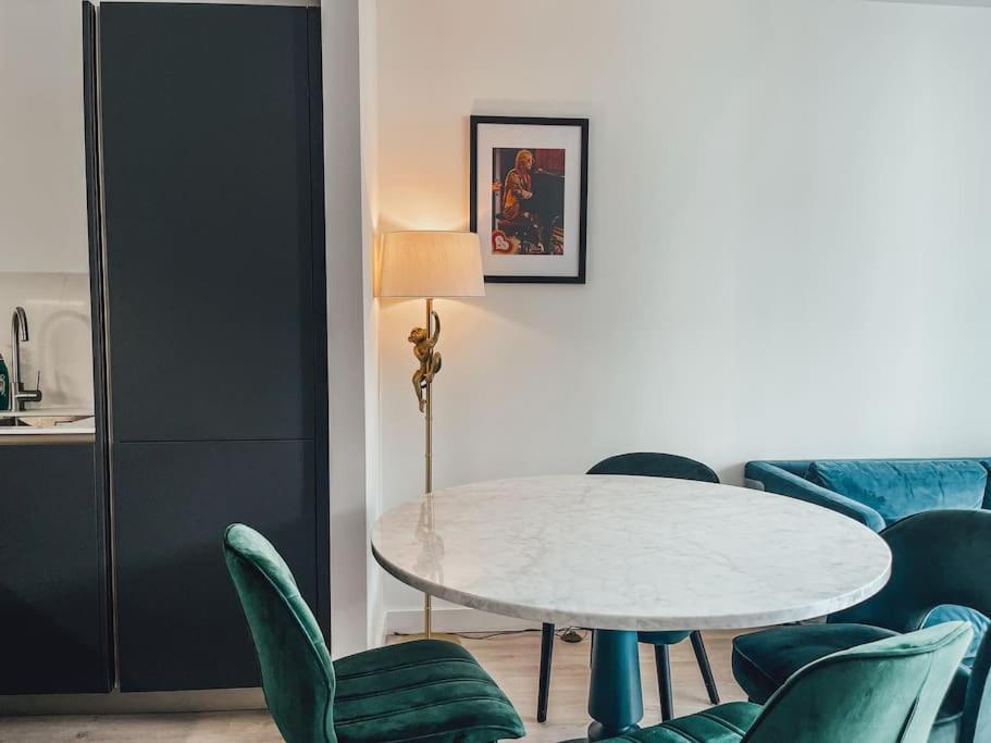 Modern New 2 Bedroom Flat Londres