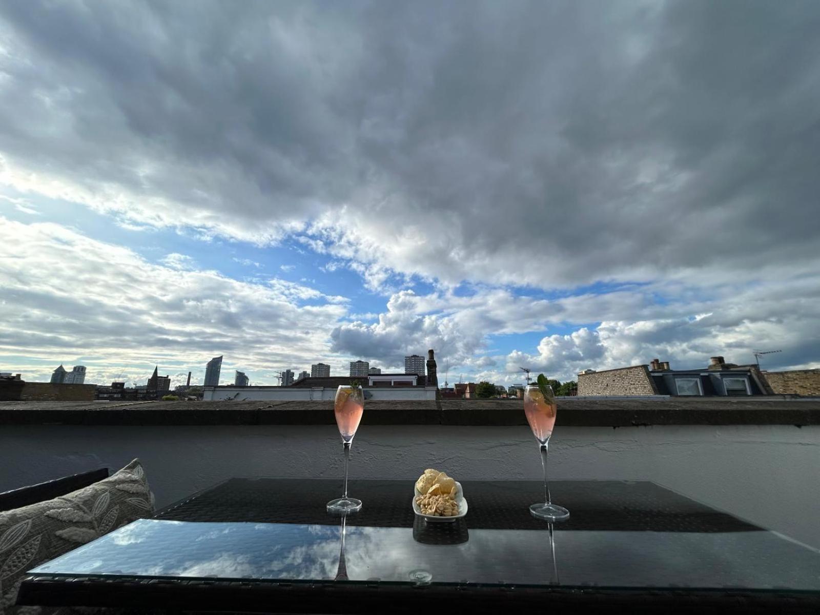 Battersea 2-bedroom Top-floor With Cozy Balcony * Londres