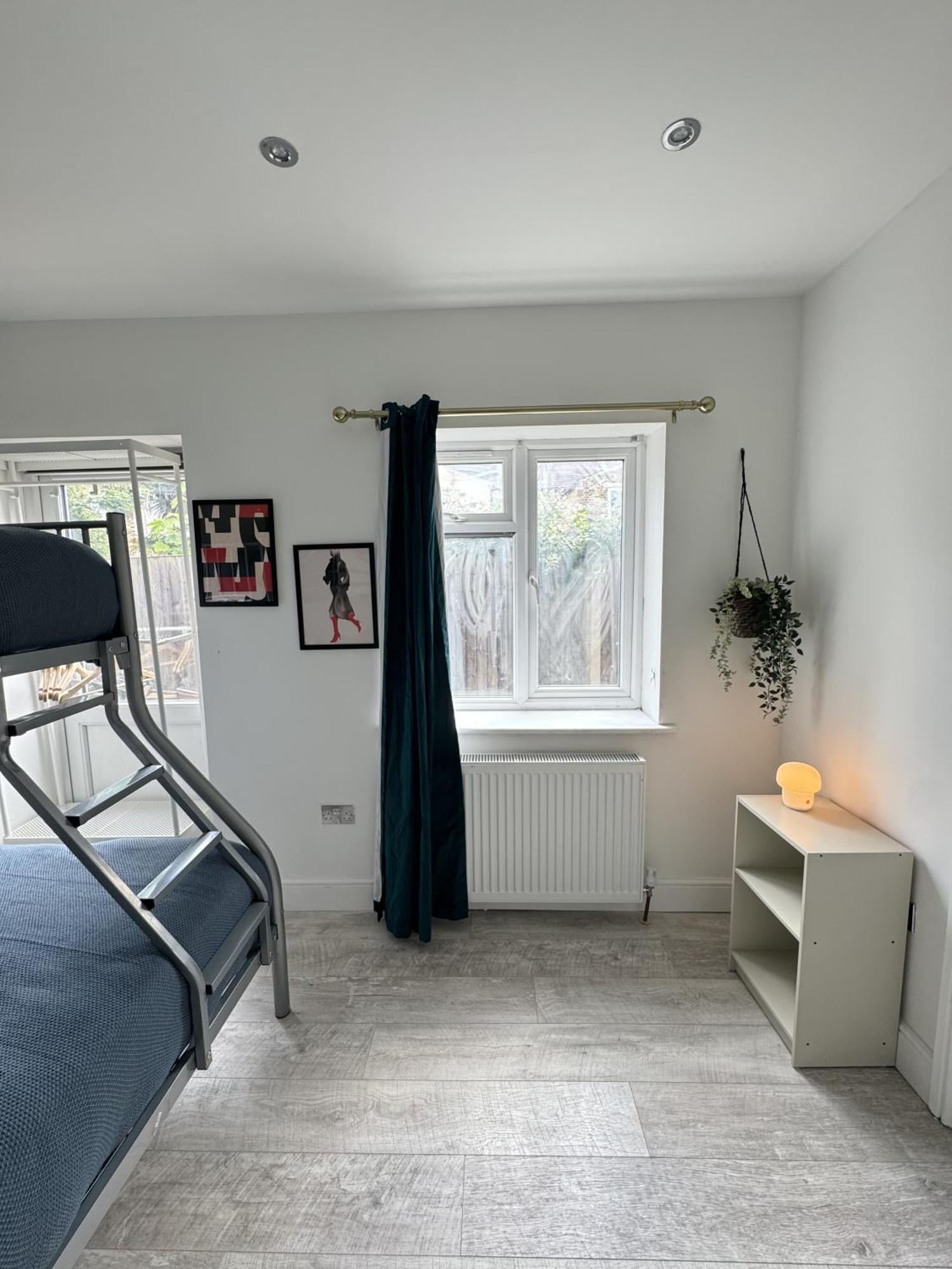 Gasthuis En-suite Bedroom For Up To 4! Sofa Bed - Near Stratford Londen