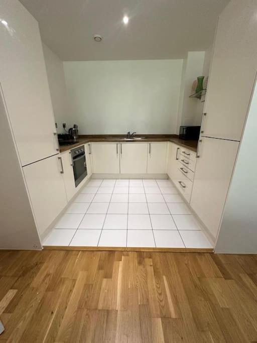 Cosy 1 Bed Near Excel * London