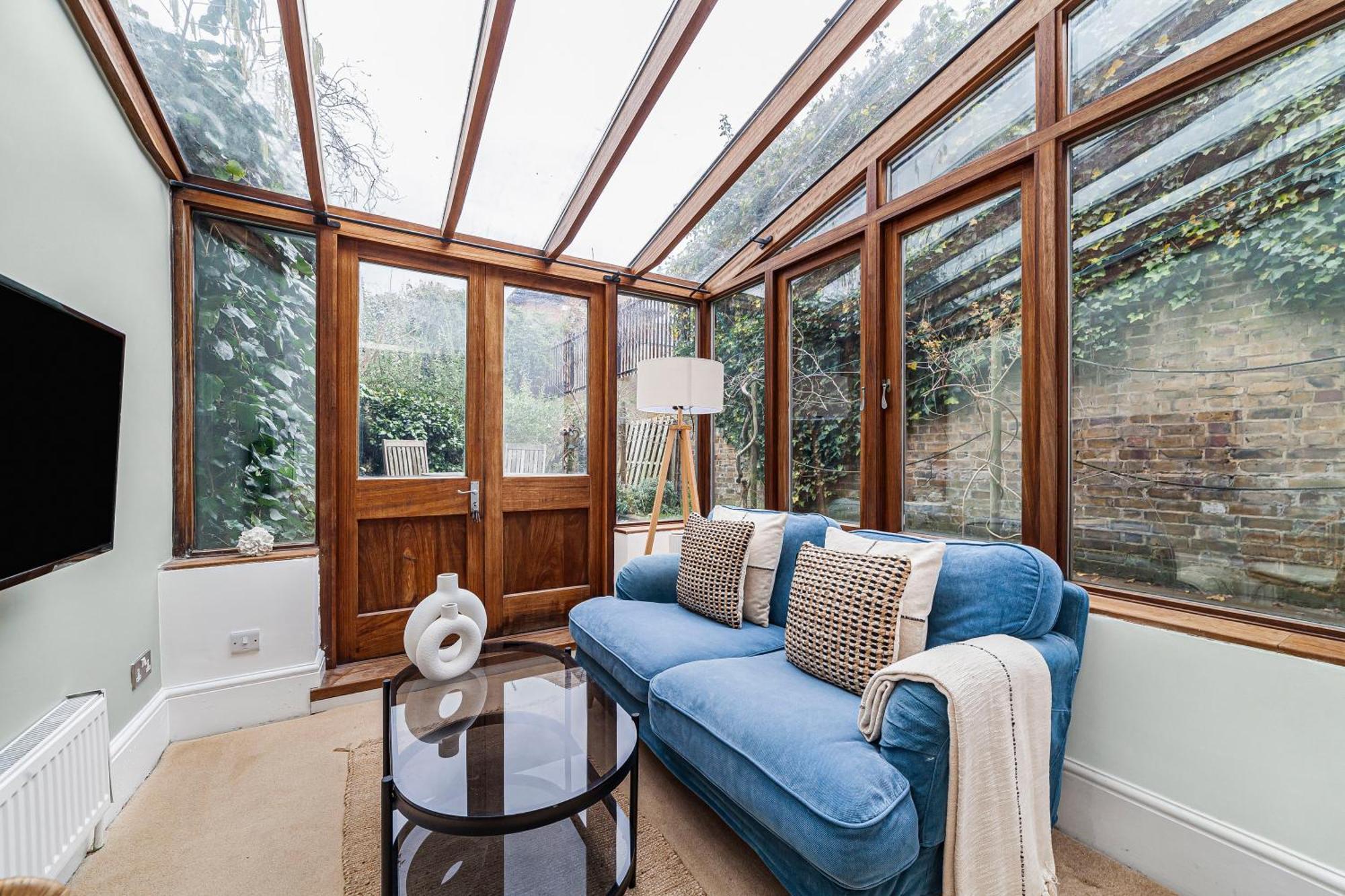 The Oval Collection Londres