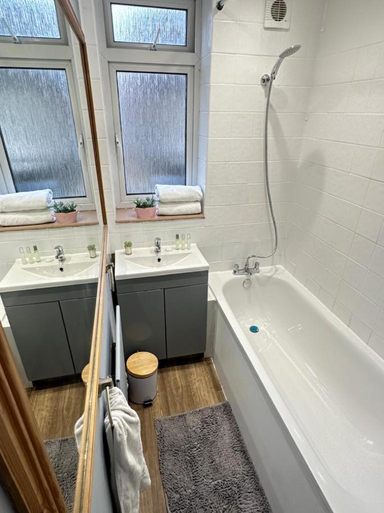 Central Three Bedroom Apartamento *
