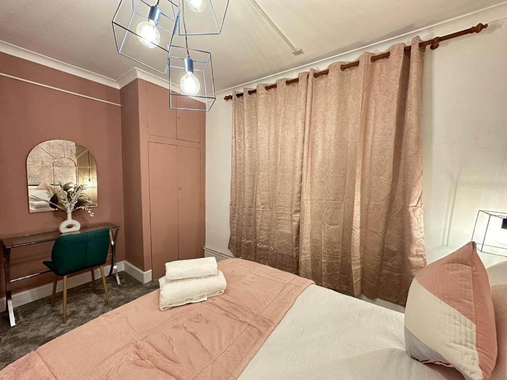 Central Three Bedroom Apartamento