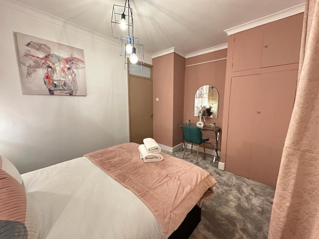 Central Three Bedroom Apartamento *