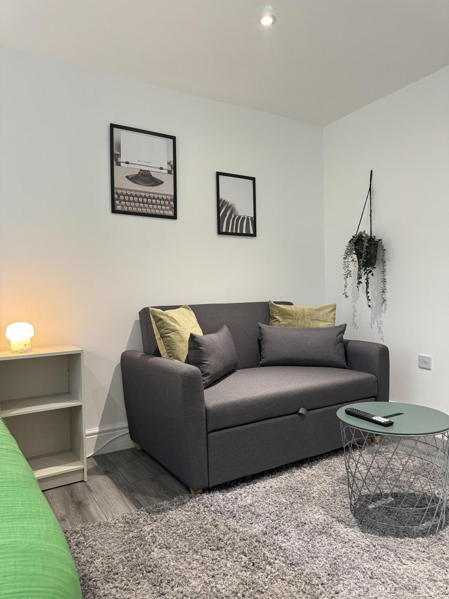 En-suite Bedroom For Up To 4! Sofa Bed - Near Stratford * Londen