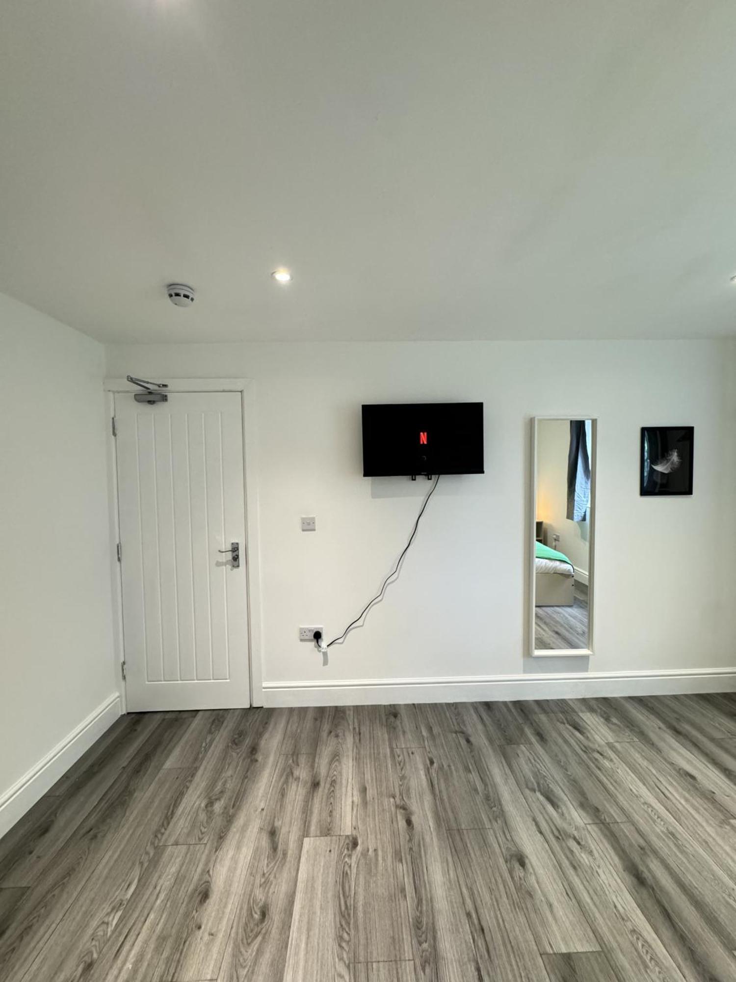 En-suite Bedroom For Up To 4! Sofa Bed - Near Stratford Gasthuis *