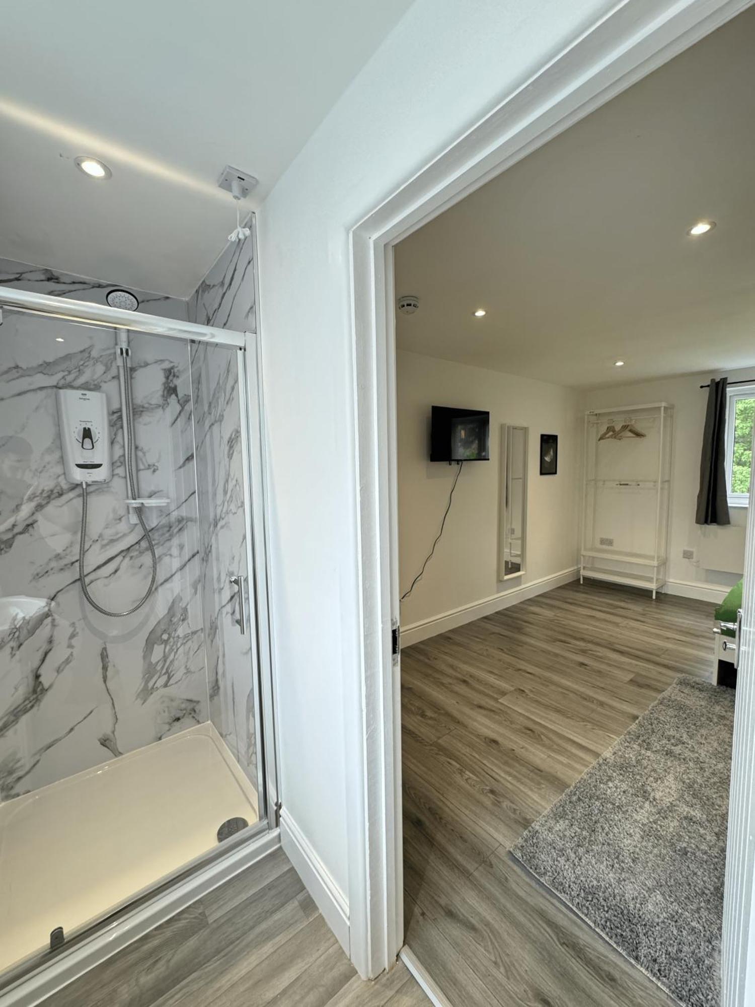 En-suite Bedroom For Up To 4! Sofa Bed - Near Stratford * Londen