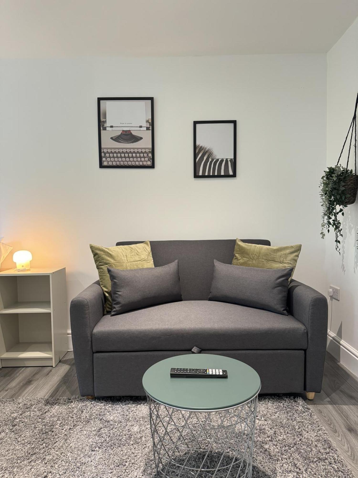 Gasthuis En-suite Bedroom For Up To 4! Sofa Bed - Near Stratford Londen