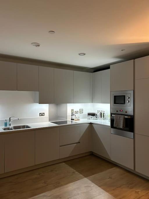 Luxury 2 Bed 2 Bath Cntrl Appartement *