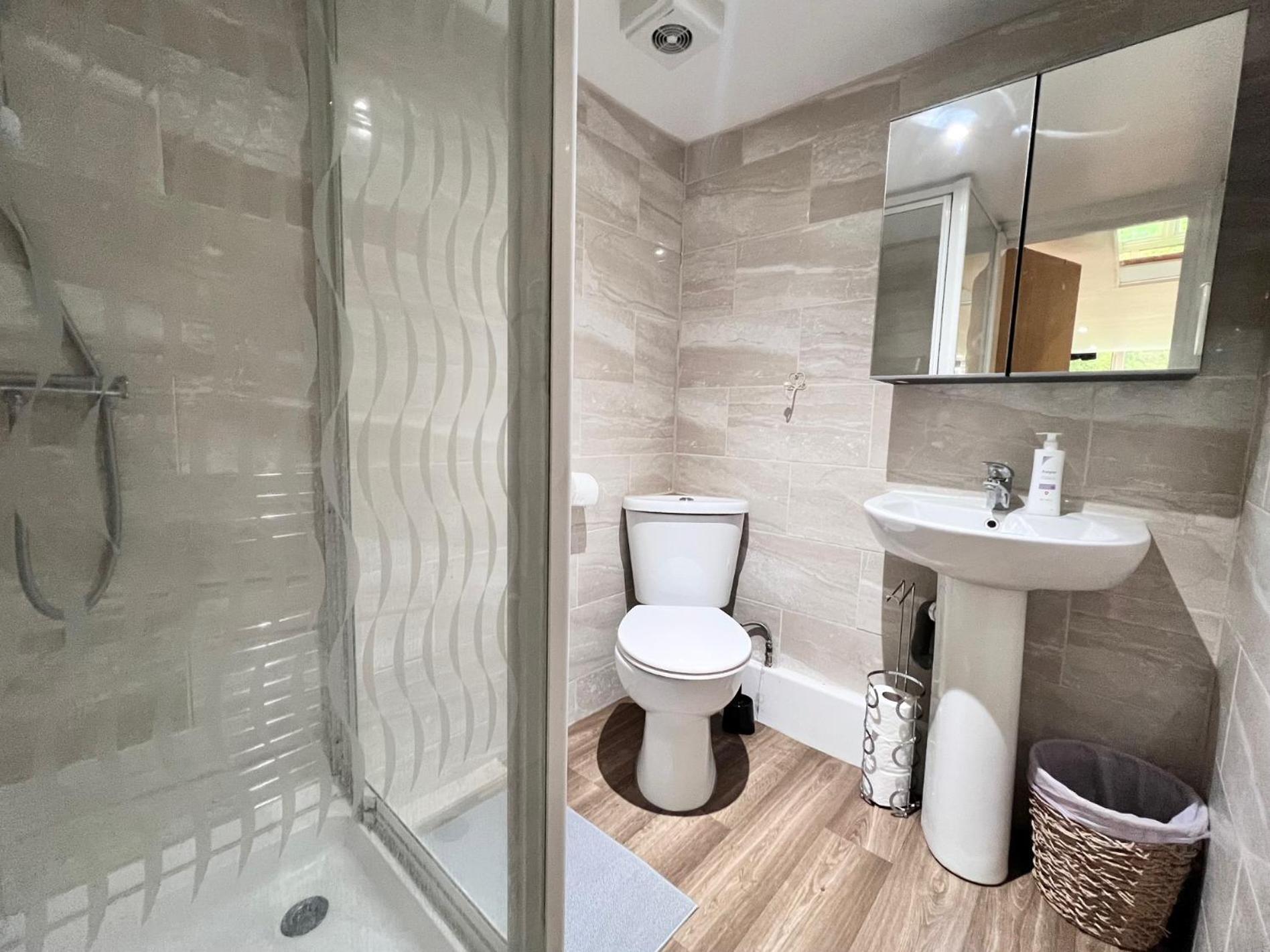 Lovely Split Level One Bedroom - Finchley Road Londres