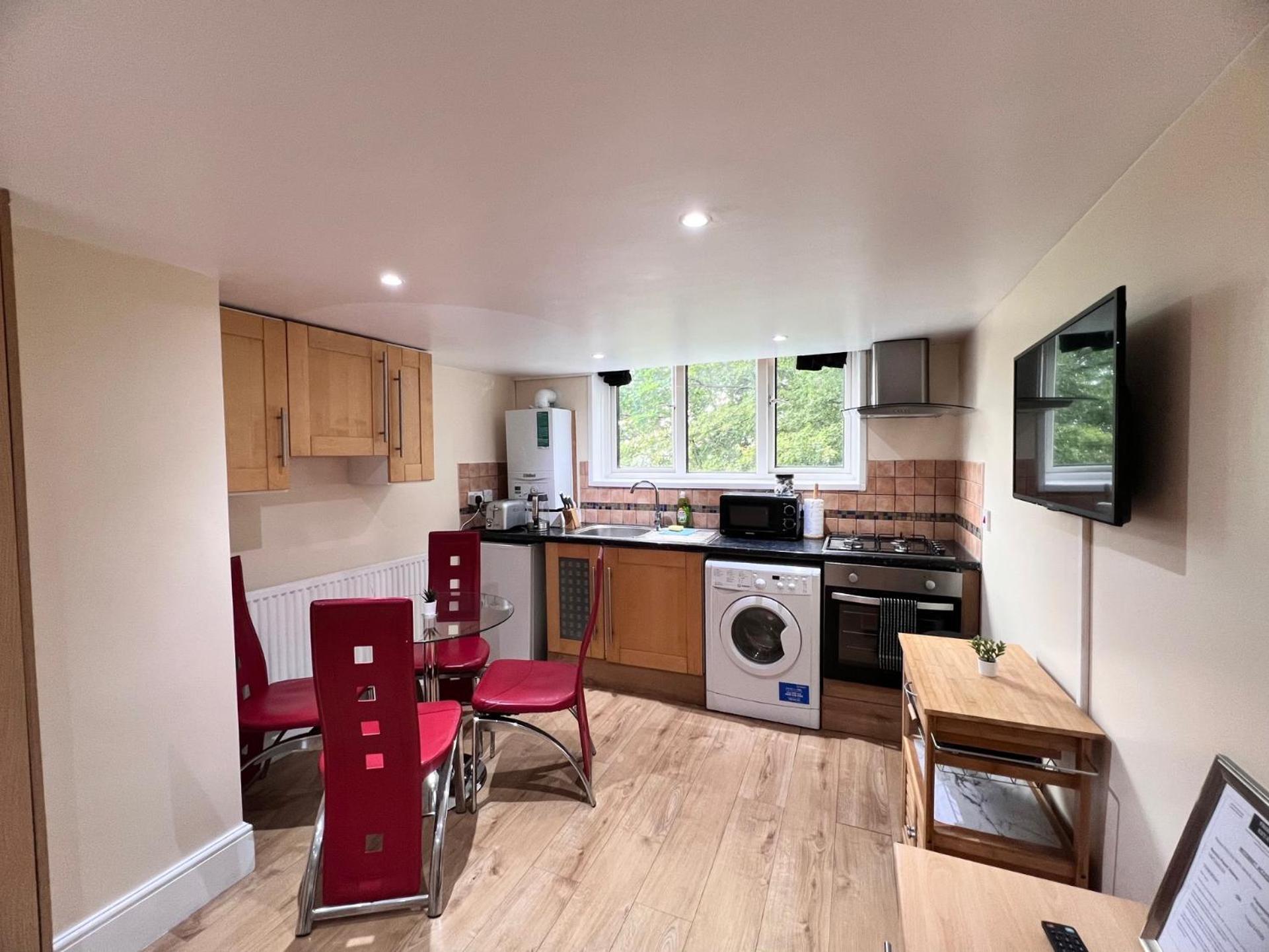 Lovely Split Level One Bedroom - Finchley Road * Londres