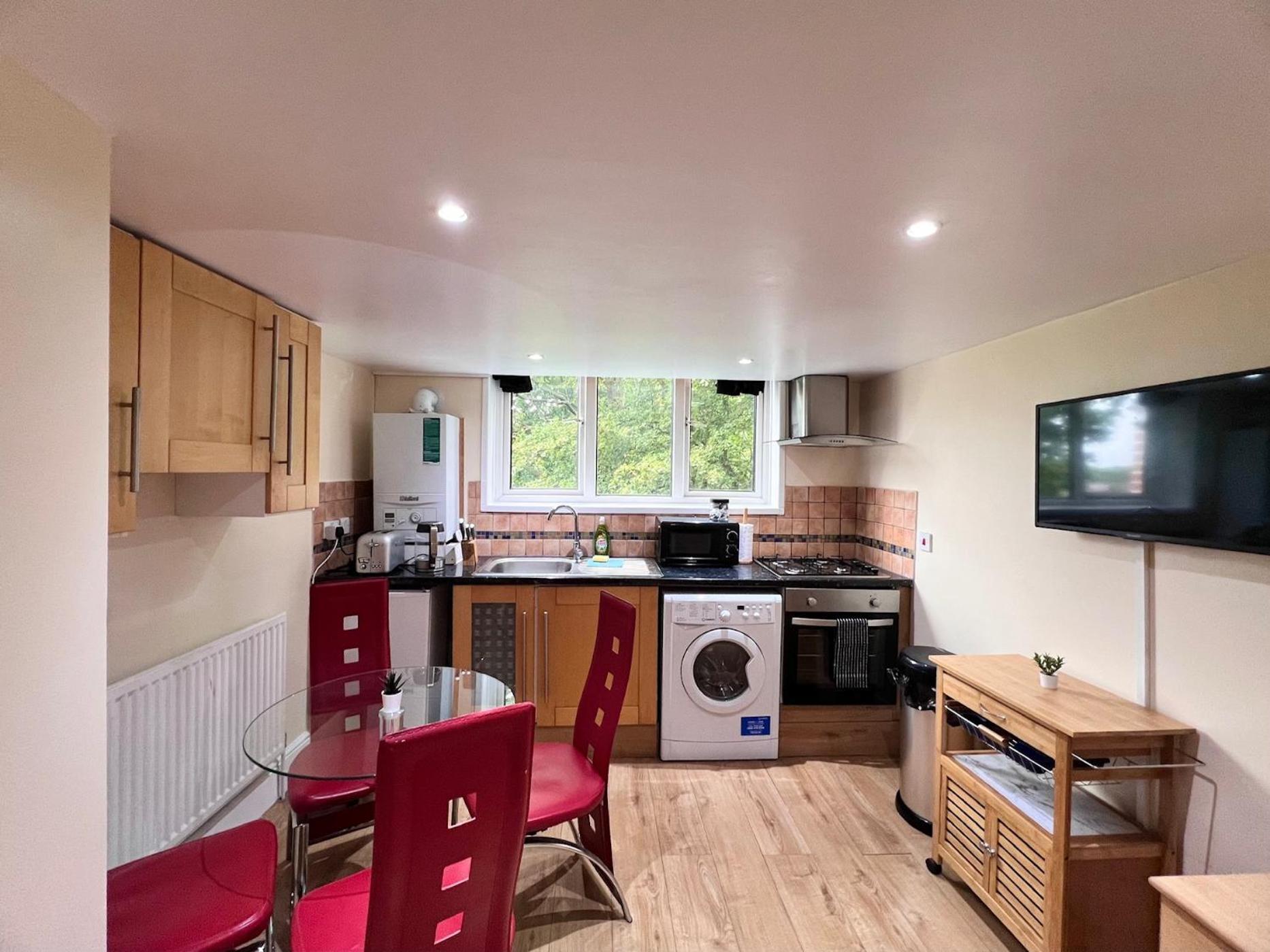 Lovely Split Level One Bedroom - Finchley Road Apartamento *