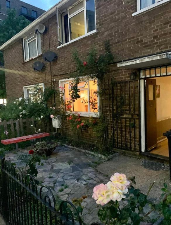 Whitechapel Lindley House R2 Londres