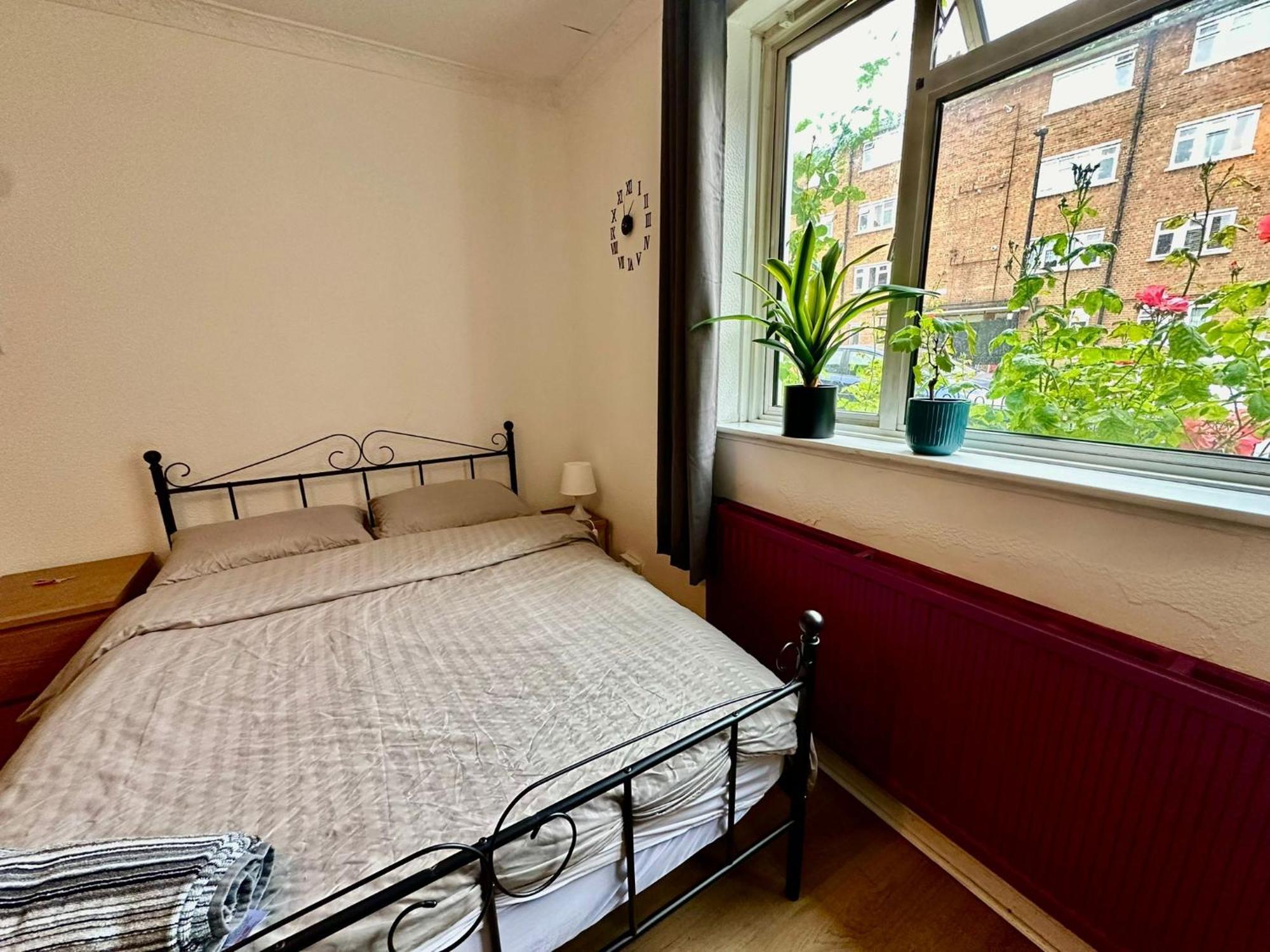 Whitechapel Lindley House R2 * Londres