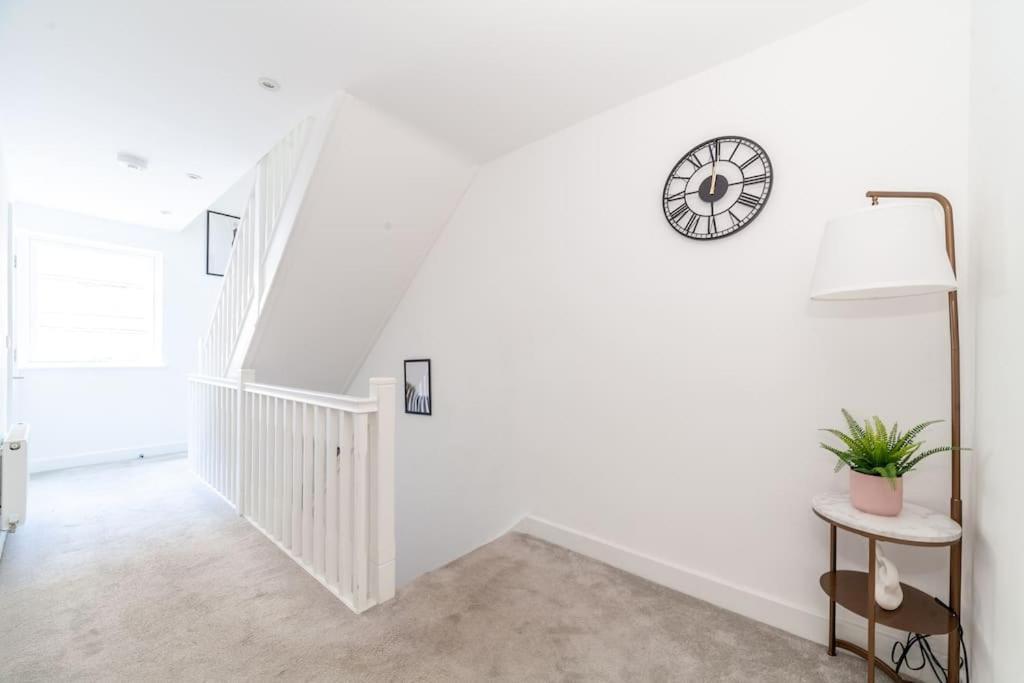 Appartement Stunning 5-bedroom Retreat In The Heart Of *