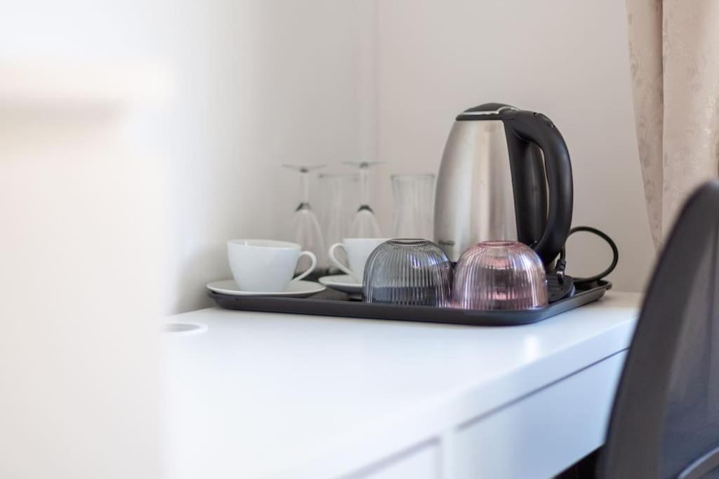 Stunning 5-bedroom Retreat In The Heart Of Appartement Londen