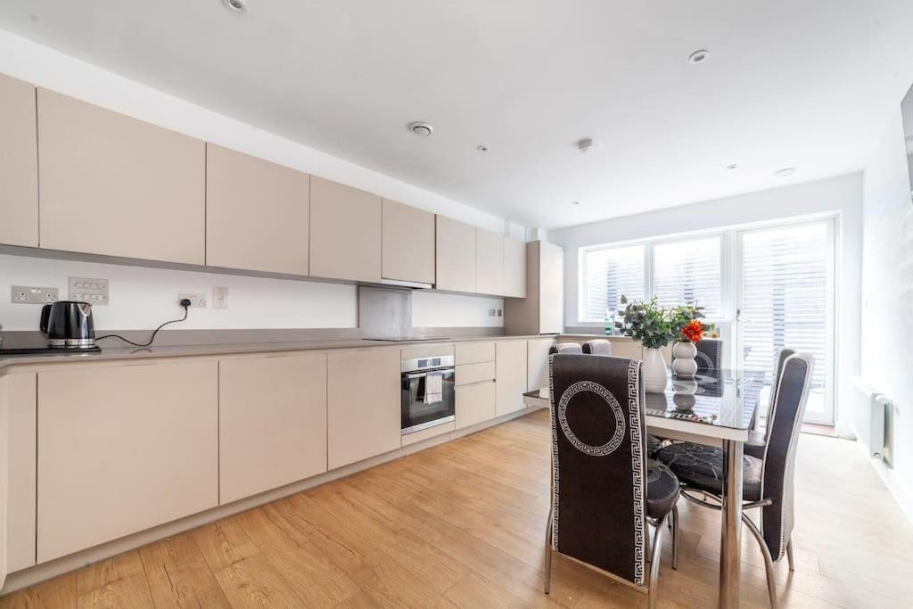Appartement Stunning 5-bedroom Retreat In The Heart Of Londen