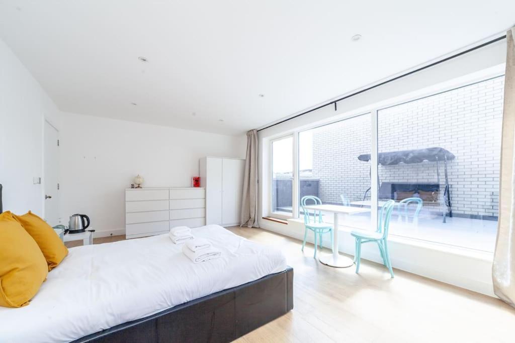 Stunning 5-bedroom Retreat In The Heart Of * Londen
