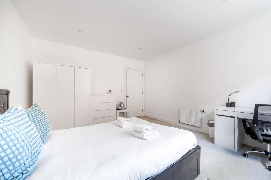 Stunning 5-bedroom Retreat In The Heart Of Appartement *