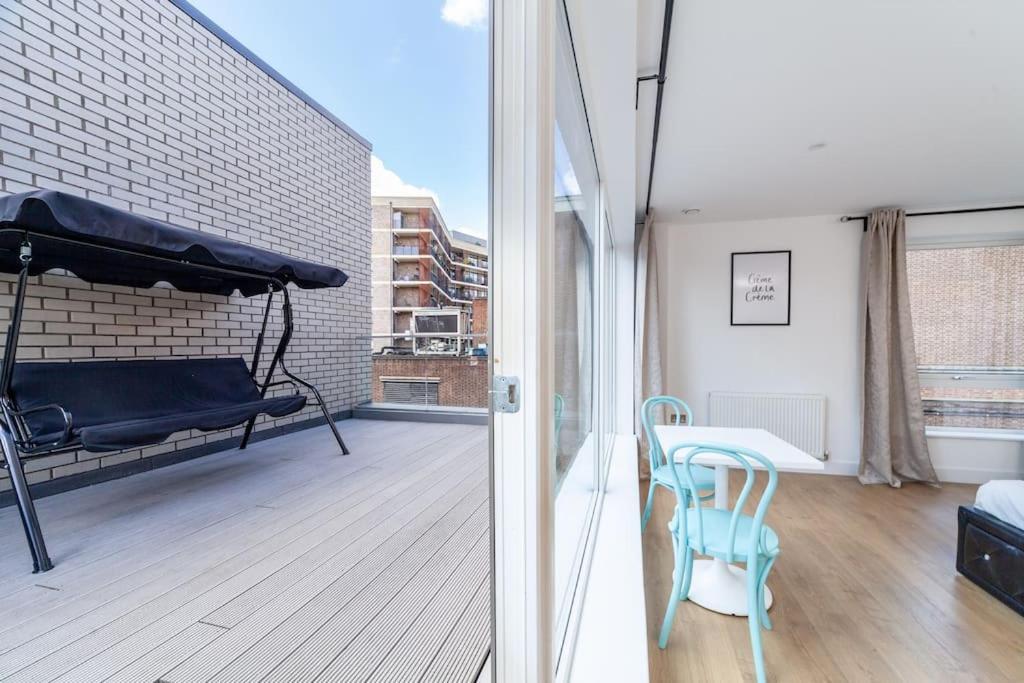 Stunning 5-bedroom Retreat In The Heart Of * Londen
