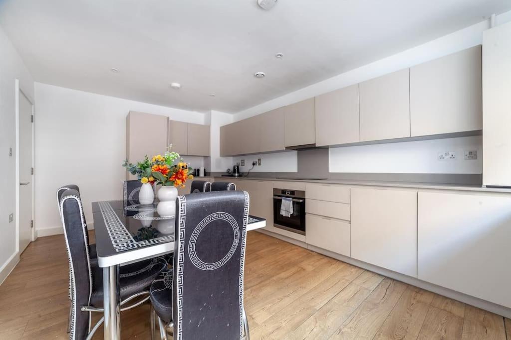 Stunning 5-bedroom Retreat In The Heart Of Londen