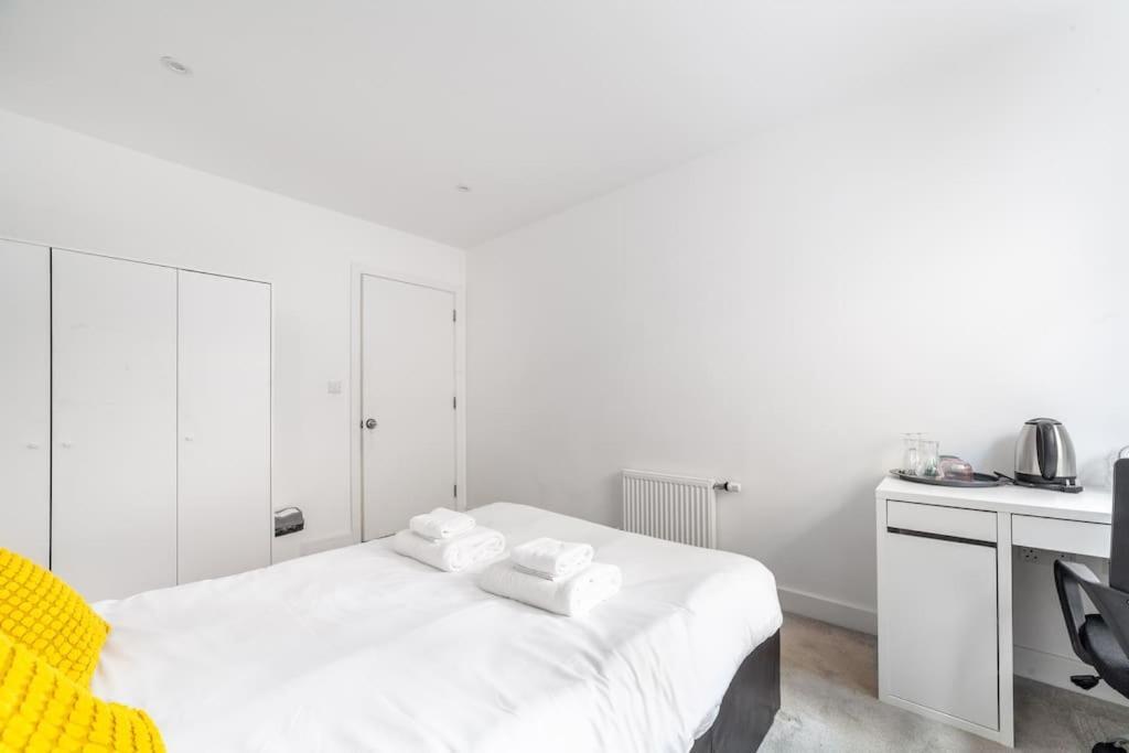 Stunning 5-bedroom Retreat In The Heart Of * Londen