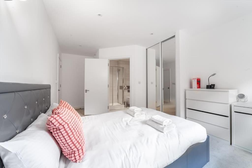 Stunning 5-bedroom Retreat In The Heart Of Appartement *