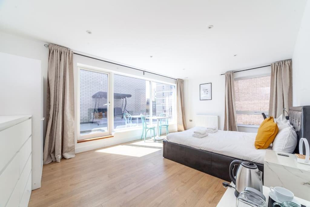 Stunning 5-bedroom Retreat In The Heart Of Appartement *