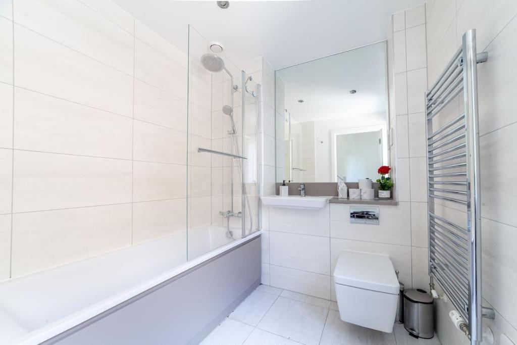 Appartement Stunning 5-bedroom Retreat In The Heart Of *