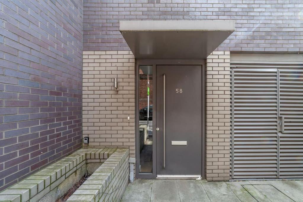 Stunning 5-bedroom Retreat In The Heart Of * Londen