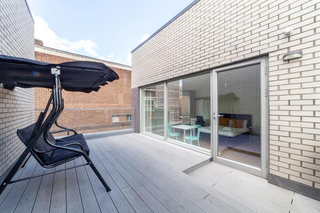 Stunning 5-bedroom Retreat In The Heart Of