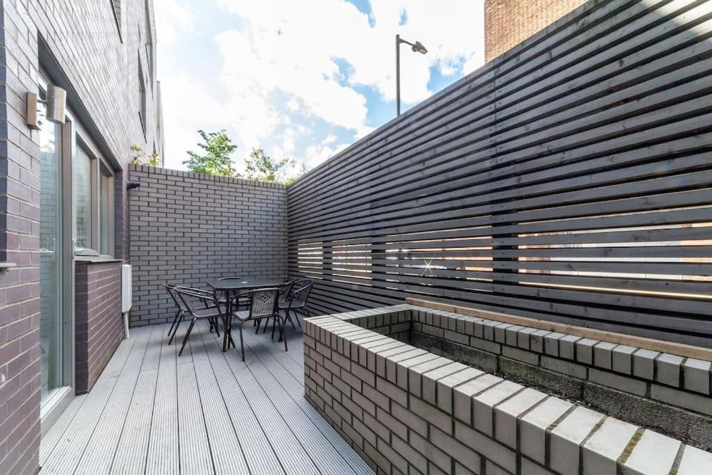 Stunning 5-bedroom Retreat In The Heart Of Appartement