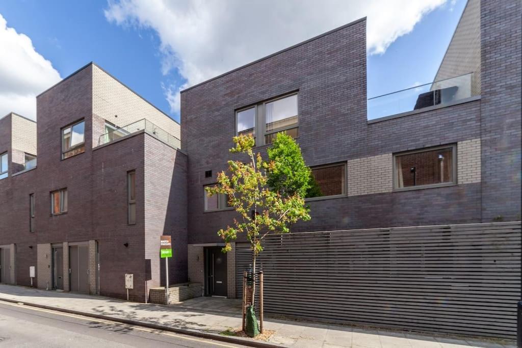 Appartement Stunning 5-bedroom Retreat In The Heart Of Londen