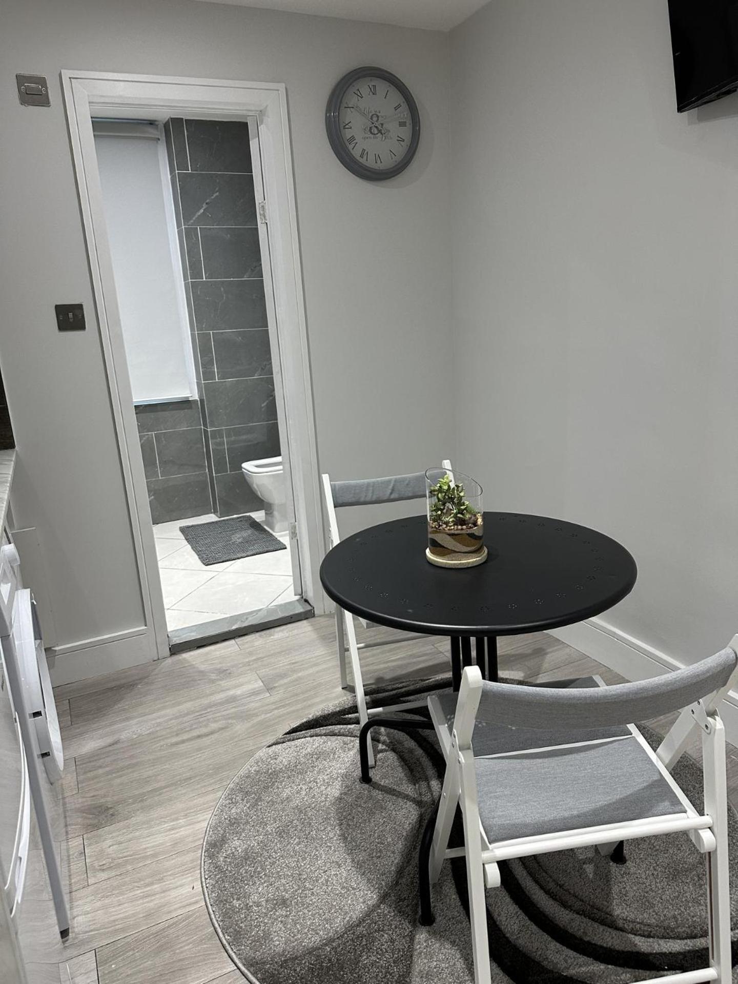 Escape - Grays Road Apartment *