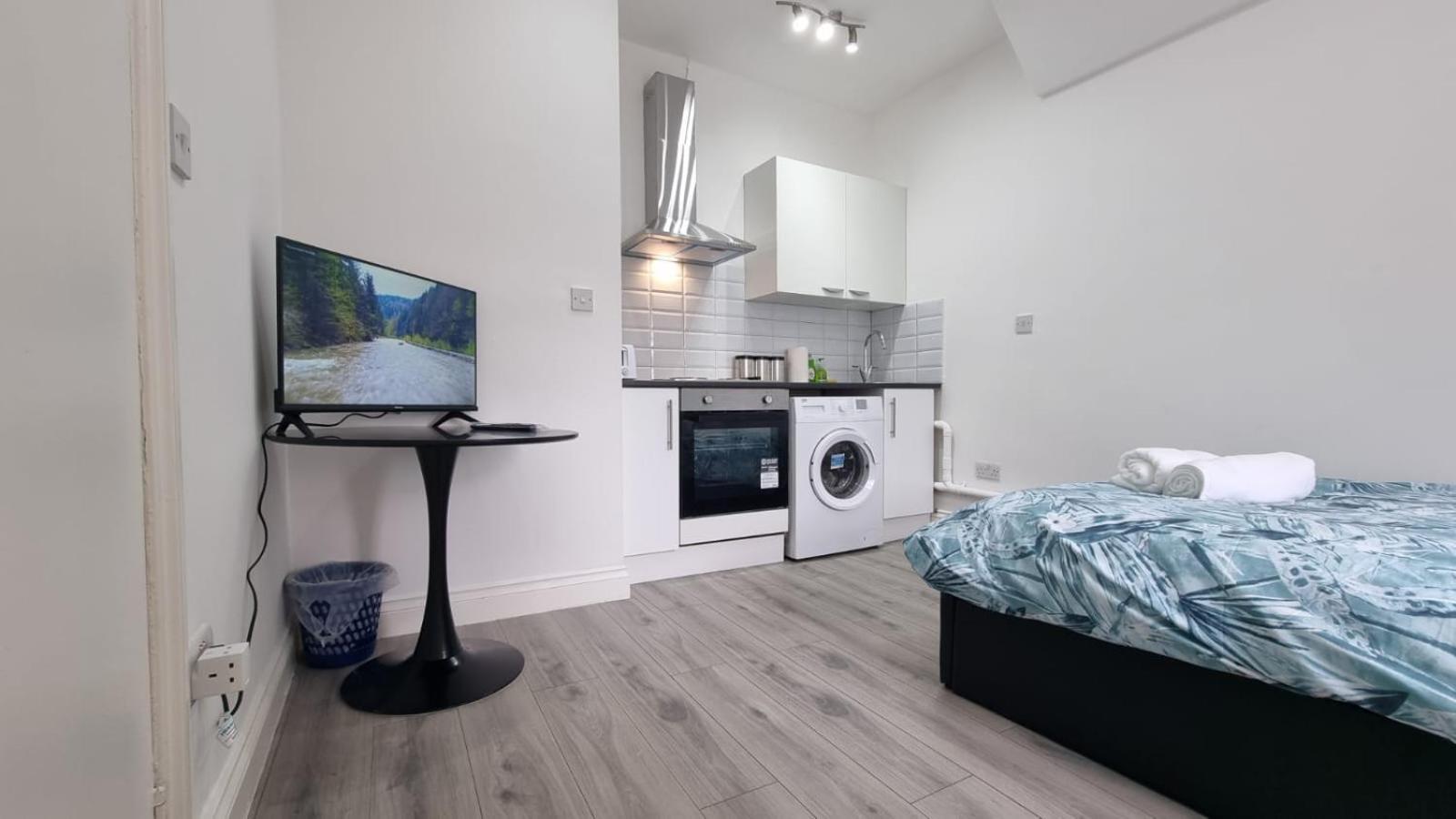 Studio For 2 Person Next To Woodgreen